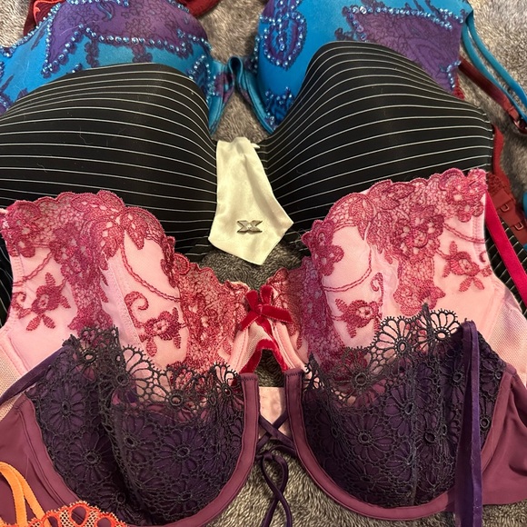 11 Victorias Secret Bras Size 36B. Some worn only a couple of times $55 for all - Picture 3 of 4